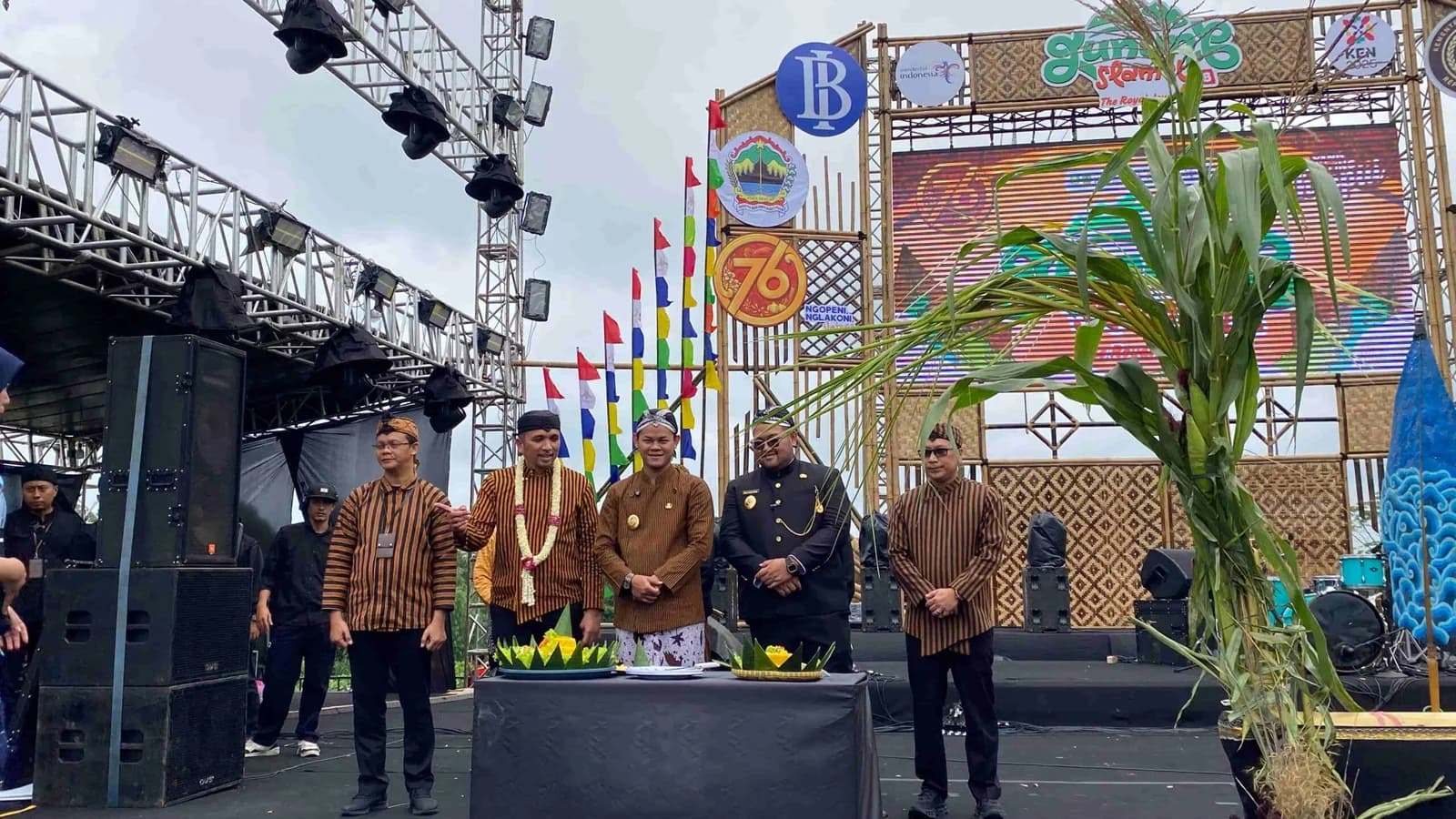 Tanam Pohon - Destinasi Wisata Serang